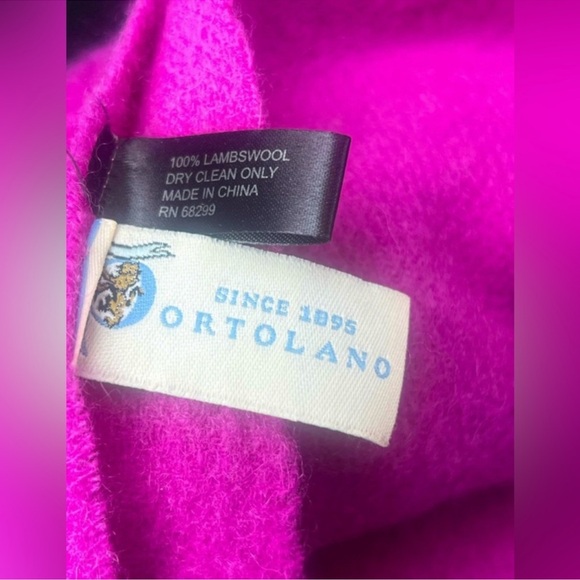 Portolano Vibrant Magenta Poncho - 100% LambsWool - Picture 4 of 4